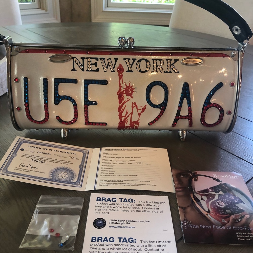 Little earth collectible New York Lisc plate purse